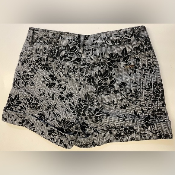 Yedina wool w velvet trim grey /black shorts w working pockets womens size Small - Picture 5 of 8